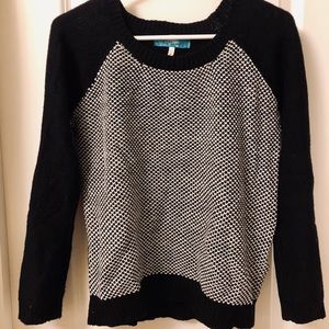 Black & white sweater (Small)